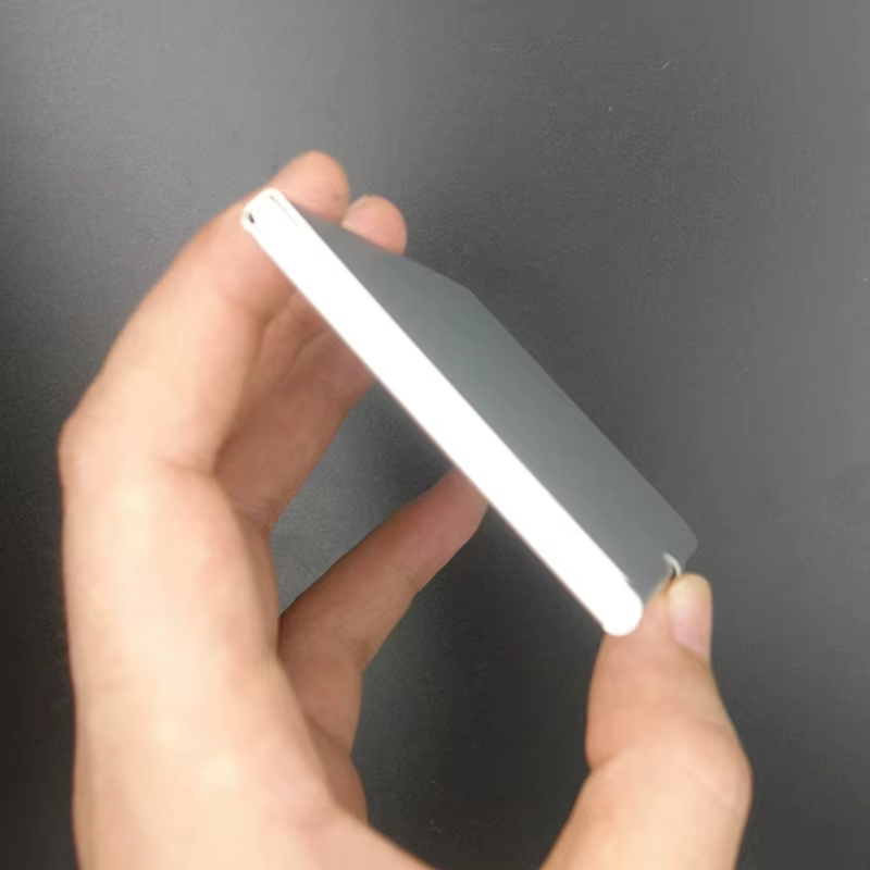 Boîtier de rangement portable en aluminium pour cartes SIM et cartes mémoire Nano avec 12 emplacements pour cartes SIM et 1 emplacement pour carte PIN