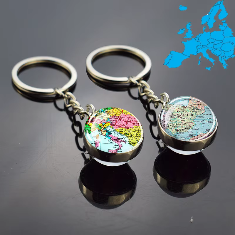 Porte-clés vintage avec carte des pays européens, France, Espagne, Pologne, Allemagne, Pologne, Italie, boule de verre, cadeau de voyage
