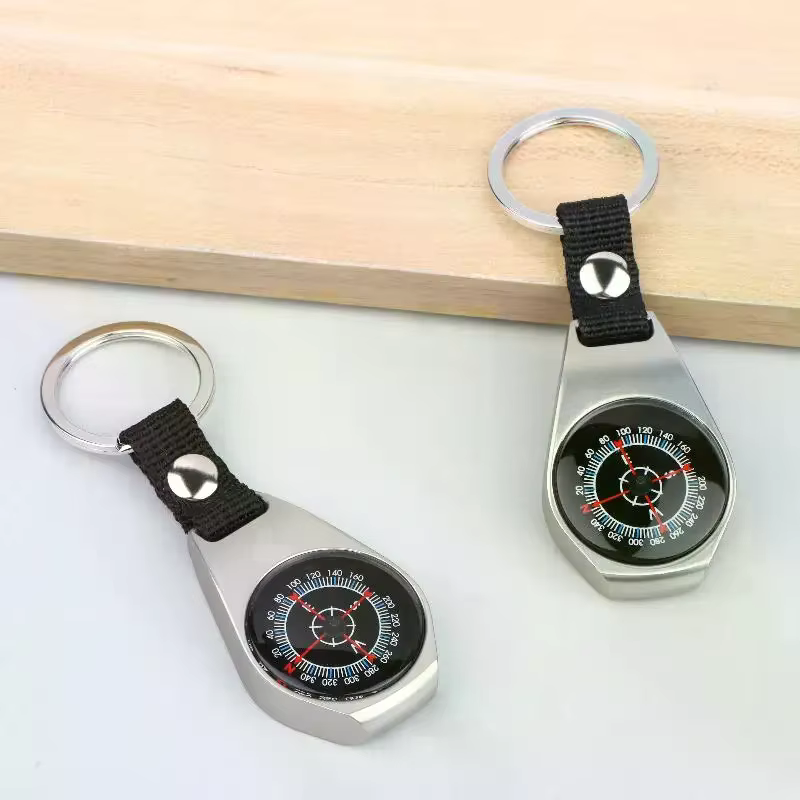 Porte-clés boussole en métal, porte-clés boussole portable, boussole de poche pour le camping en plein air, la randonnée, les outils de navigation
