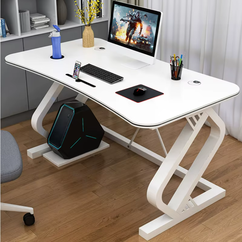 Bureau moderne simple pour ordinateur gamer