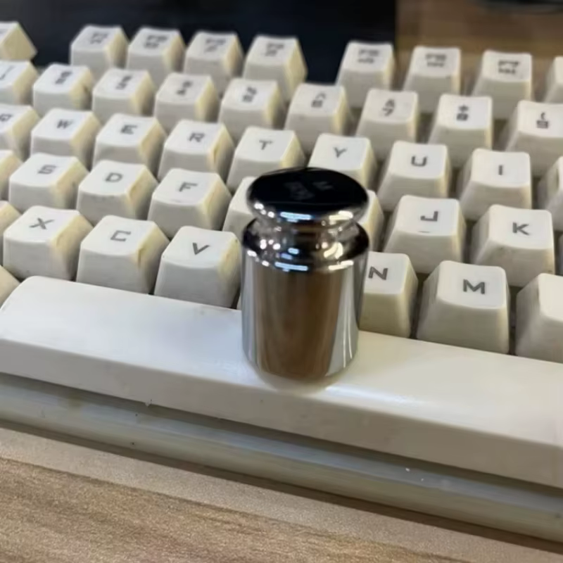 Dispositif de pression automatique pour clavier
