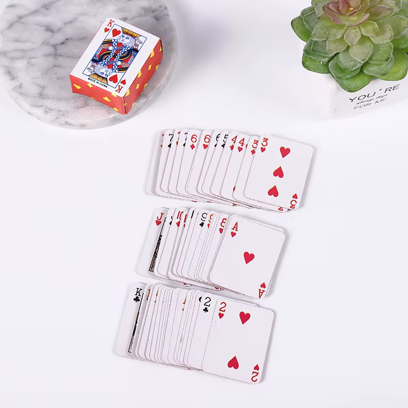 Mini cartes à jouer originales, jolies petites cartes à jouer, cartes à jouer de voyage, cartes à jouer créatives pour les doigts, cartes à jouer portables pour un seul joueur, cartes à jouer amusante